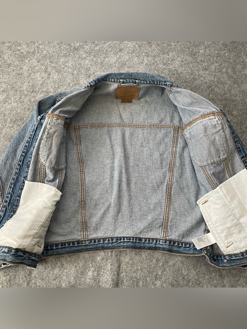 American Eagle Jean Jacket Womens M Blue Denim Trucker Faded Wash 100% Cotton - Picture 6 of 14